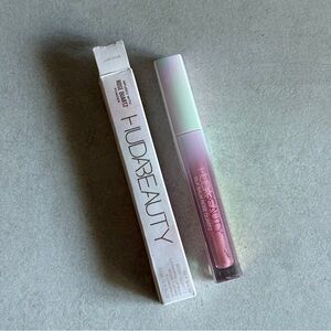 Huda Beauty Silk Balm – Rose Quartz (Love Stone Collection)